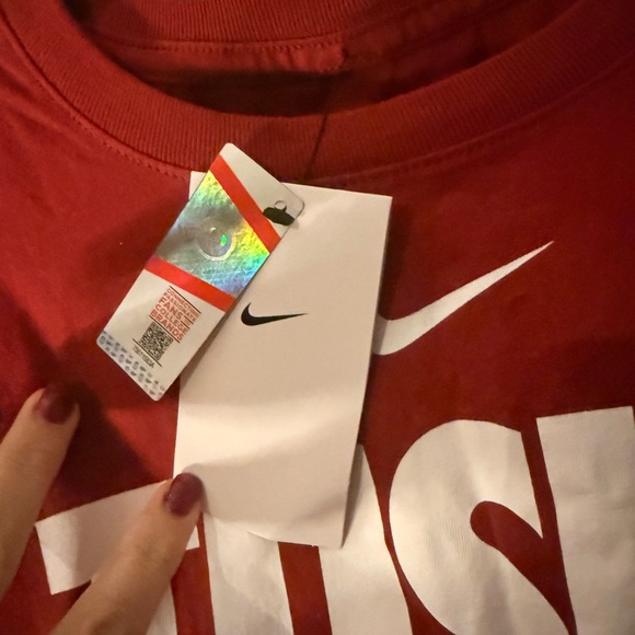 The Nike Tee, Women’s XL Officially Licensed Product, Univ. of Alabama (maroon) - Picture 4 of 5